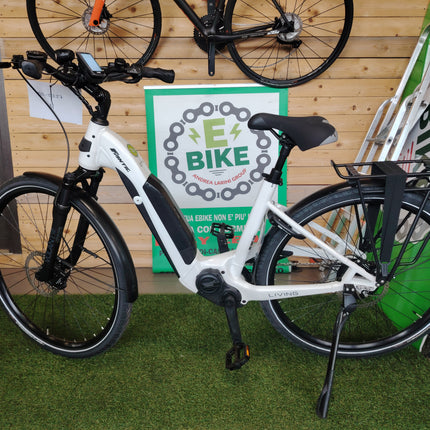 Ebike Fantic Leaving City