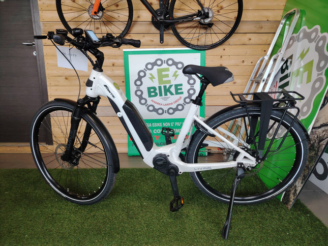 Ebike Fantic Leaving City