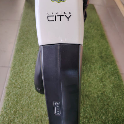 Ebike Fantic Leaving City