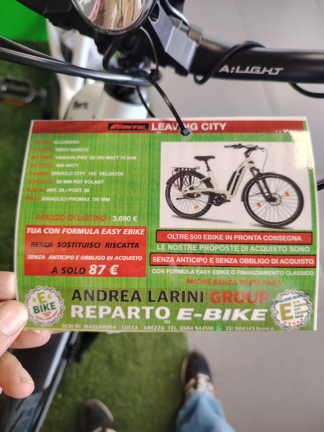Ebike Fantic Leaving City