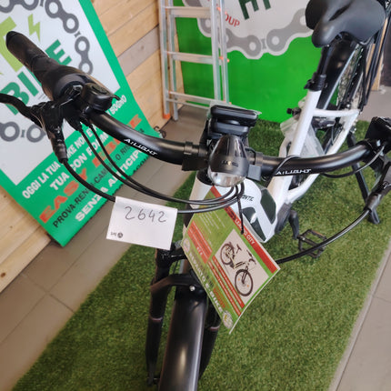 Ebike Fantic Leaving City
