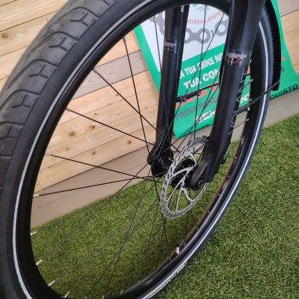 Ebike Fantic Leaving City