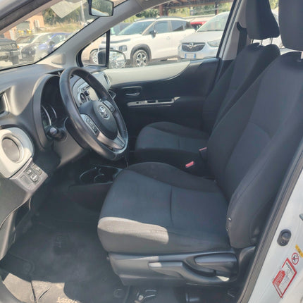 Toyota Yaris 1.5 Hybrid 5 porte Lounge Più - NEOPATENTATO