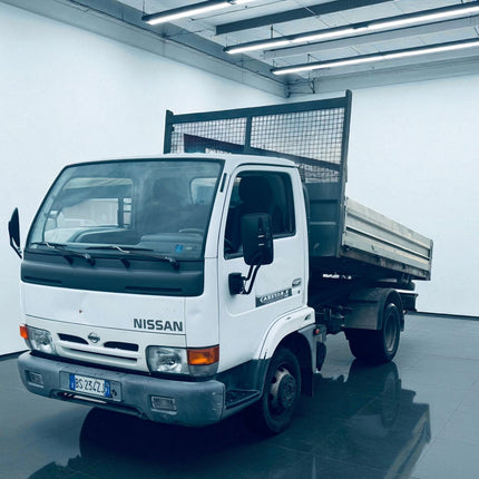 Nissan Cabstar 3.0 – 2001 – Ribaltabile Trilaterale – Usato Affidabile