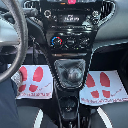 Lancia Ypsilon 0.9 TwinAir 85 CV 5 porte S&S Gold