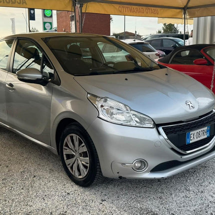 Peugeot 208 1.4 HDi 68 CV 5 porte Allure