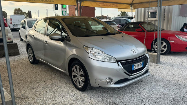 Peugeot 208 1.4 HDi 68 CV 5 porte Allure