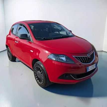 Lancia Ypsilon IDEALE PER NEO PATENTATI