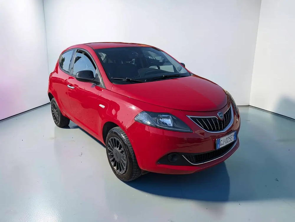Lancia Ypsilon IDEALE PER NEO PATENTATI