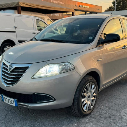 Lancia Ypsilon 0.9 TwinAir 85 CV 5 porte