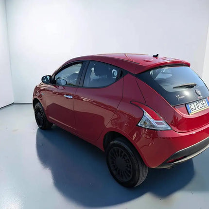 Lancia Ypsilon IDEALE PER NEO PATENTATI