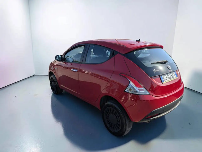 Lancia Ypsilon IDEALE PER NEO PATENTATI