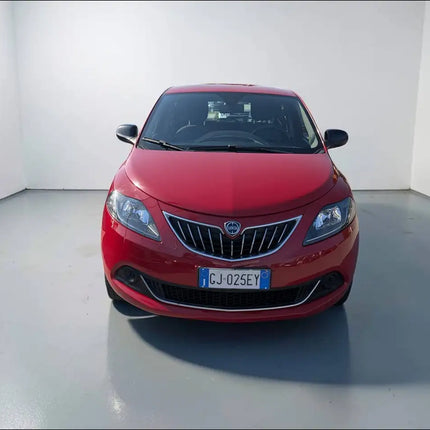 Lancia Ypsilon IDEALE PER NEO PATENTATI