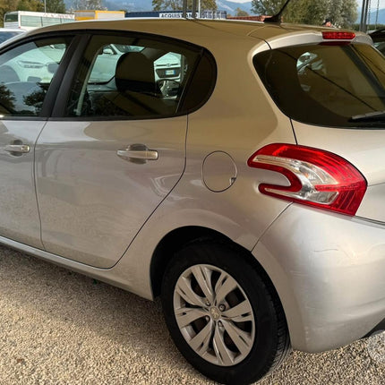 Peugeot 208 1.4 HDi 68 CV 5 porte Allure