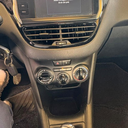 Peugeot 208 1.4 HDi 68 CV 5 porte Allure