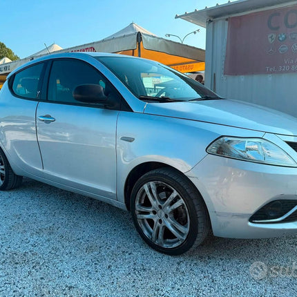 Lancia Ypsilon 1.2 69 CV 5 porte Gold