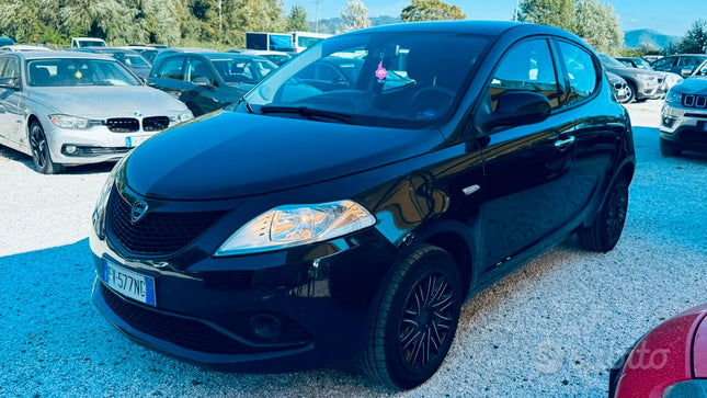 Lancia Ypsilon 1.2 69 CV 5 porte S&amp;S Platinum