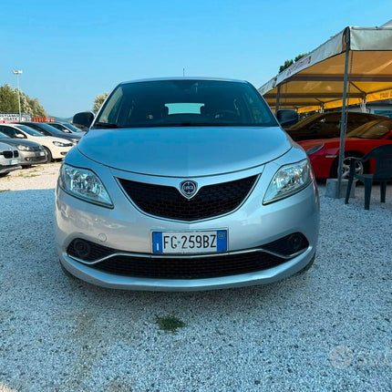 Lancia Ypsilon 1.2 69 CV 5 porte Gold