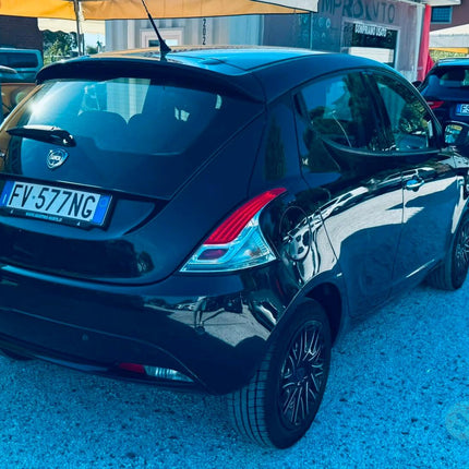 Lancia Ypsilon 1.2 69 CV 5 porte S&amp;S Platinum