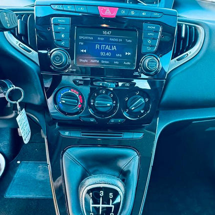 Lancia Ypsilon 1.2 69 CV 5 porte S&amp;S Platinum